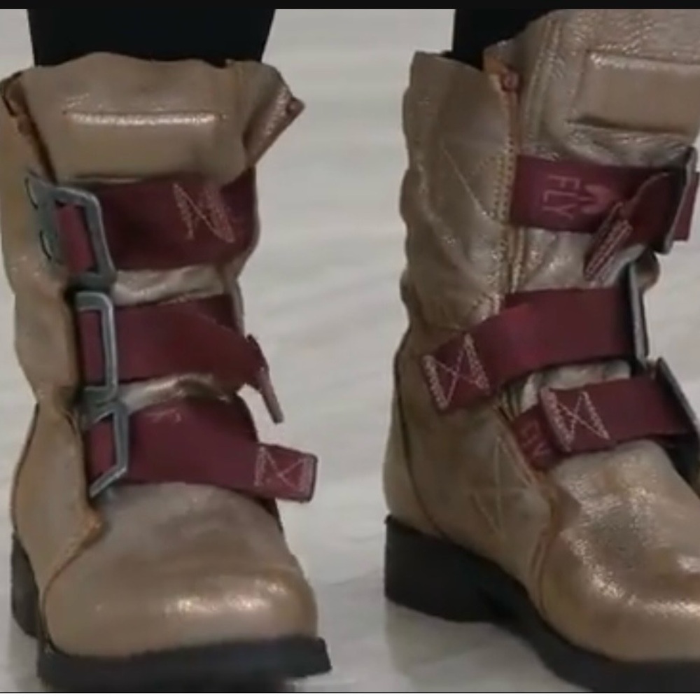 NWT Fly London, Stif metallic boot, size 42. SUPER COOL!
